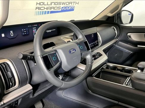 Used 2025 Ford Expedition Max Active AWD/4WD image 10