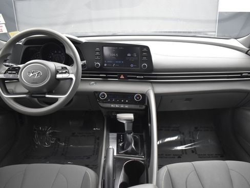 Used 2023 Hyundai Elantra SEL image 9