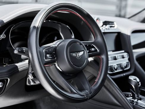 Used 2021 Bentley Bentayga AWD/4WD image 36