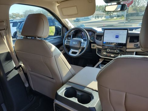Used 2024 Ford Expedition Max Limited image 13