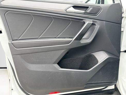 Used 2023 Volkswagen Tiguan SE image 21