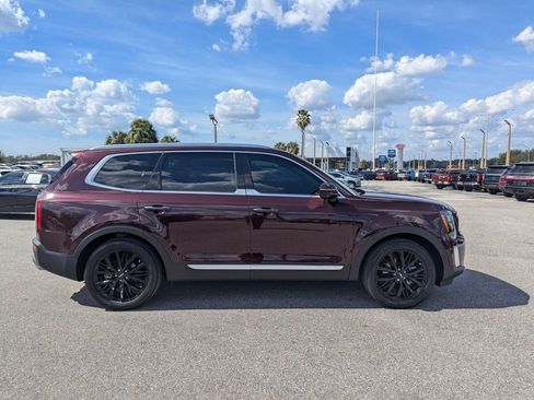 Certified 2022 Kia Telluride SX w/ Towing Package image 3