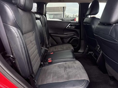 Used 2024 Mitsubishi Outlander SE AWD/4WD image 10
