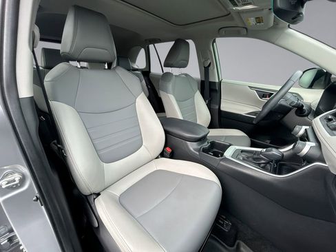 Used 2023 Toyota RAV4 XLE Premium FWD image 16