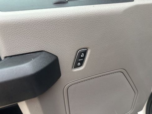 Used 2022 Ford F250 XL w/ Power Equipment Group image 7