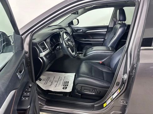 Used 2018 Toyota Highlander XLE AWD/4WD image 22
