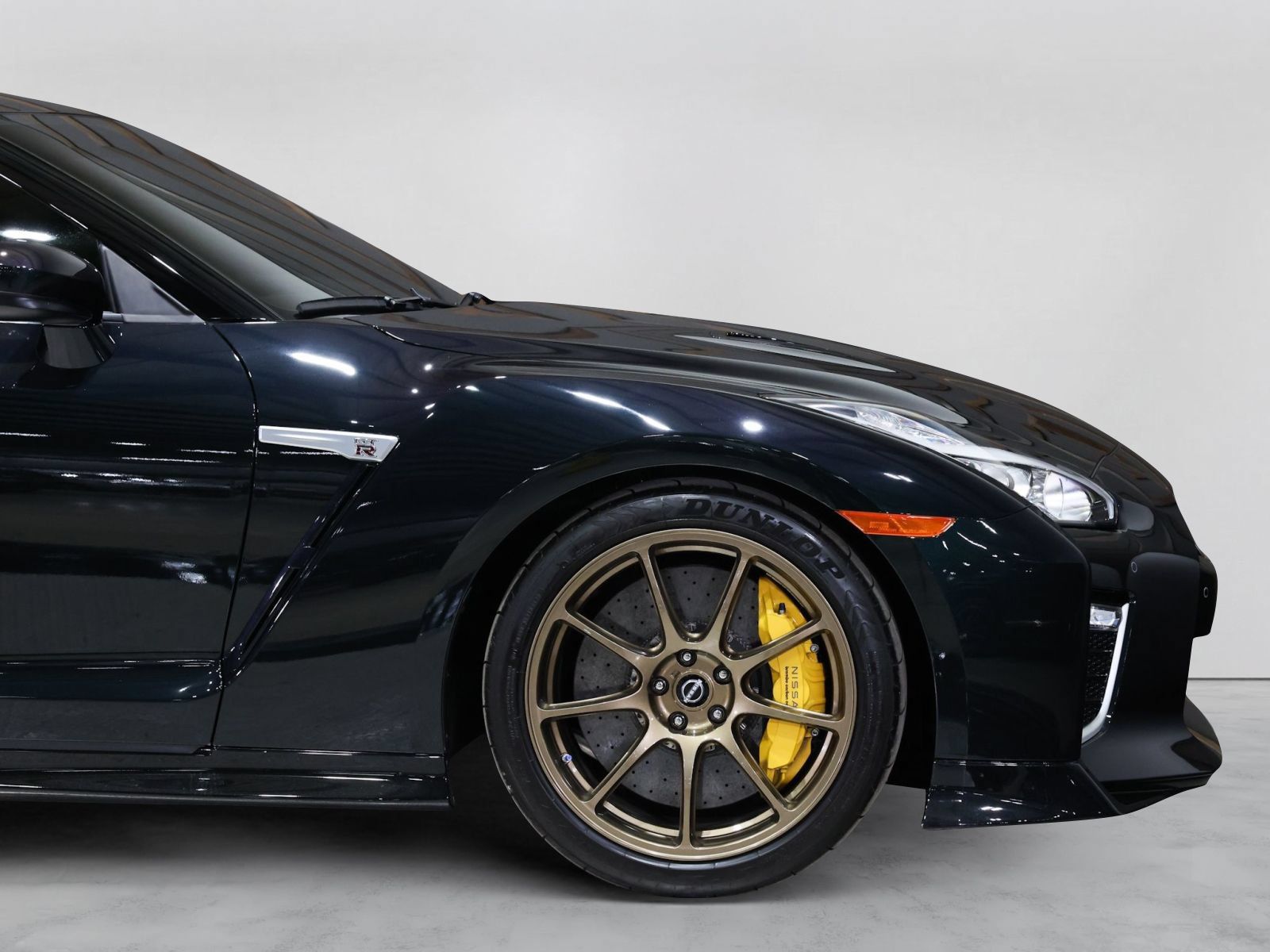 Used 2021 Nissan GT-R Premium AWD/4WD image 14