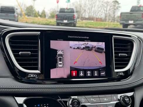 New 2026 Chrysler Pacifica Select image 24