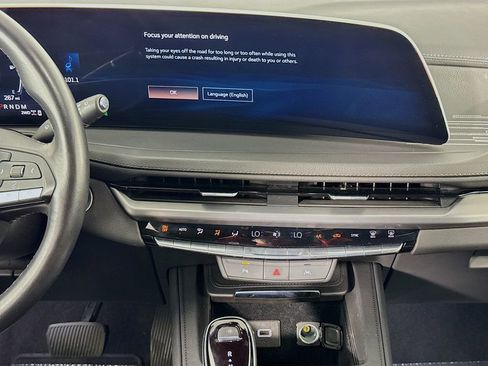 Used 2025 Cadillac XT4 Premium Luxury image 34