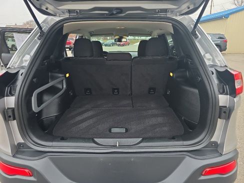 Used 2016 Jeep Cherokee Latitude w/ Cold Weather Group image 38