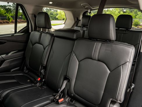 Used 2025 Honda Pilot EX-L image 19