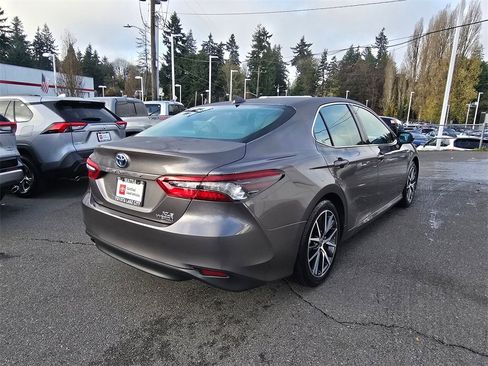 Certified 2021 Toyota Camry XLE w/ Navigation Upgrade Package image 7