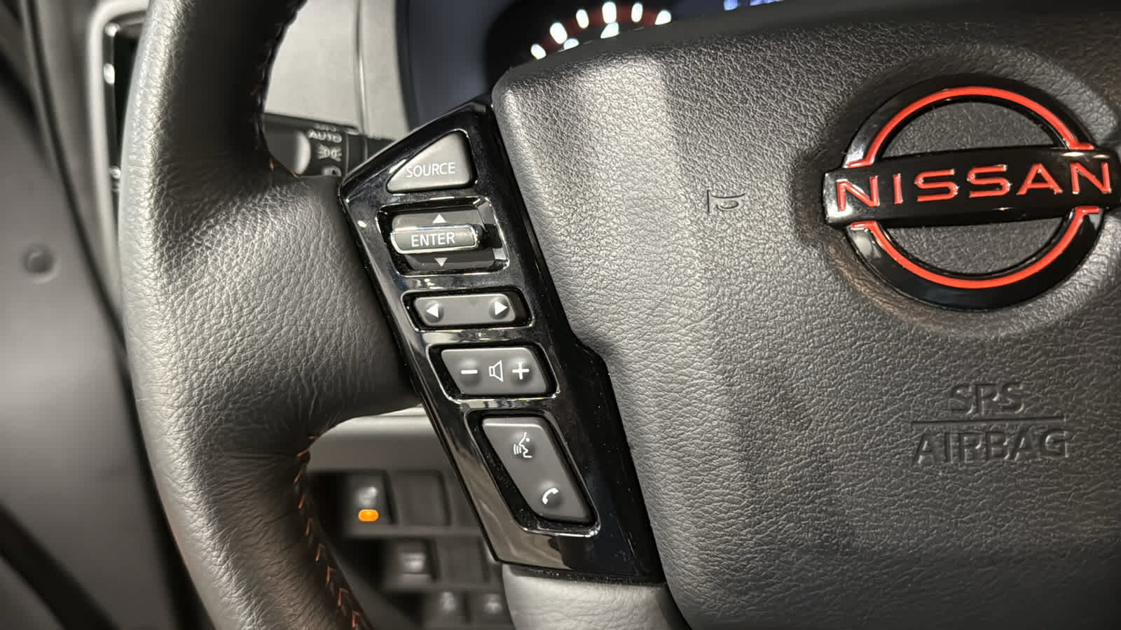 Used 2026 Nissan Frontier PRO-4X AWD/4WD image 12