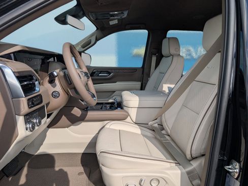 Used 2025 GMC Yukon Denali AWD/4WD image 14