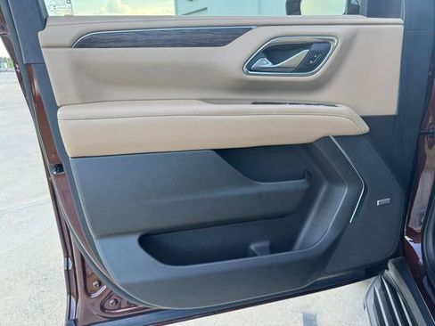 Used 2022 Chevrolet Tahoe Premier RWD image 4