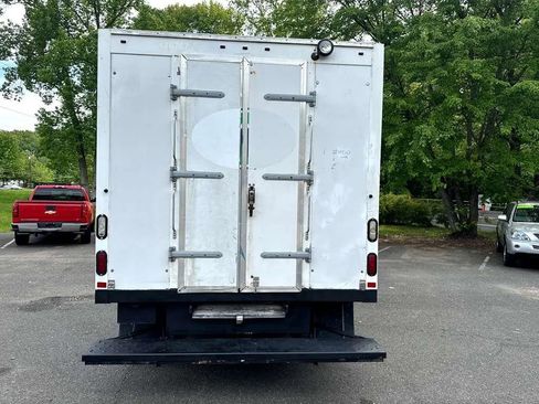 Used 2017 GMC Savana 3500 RWD image 8