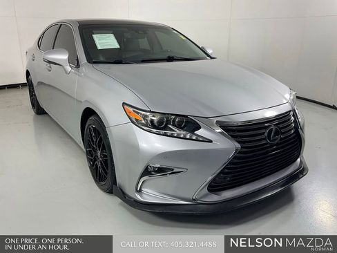 Used 2016 Lexus ES 350 w/ Luxury Package w/Wood Trim FWD image 3