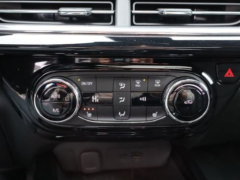 Used 2025 Chevrolet Trax RS w/ Sunroof Package image 22