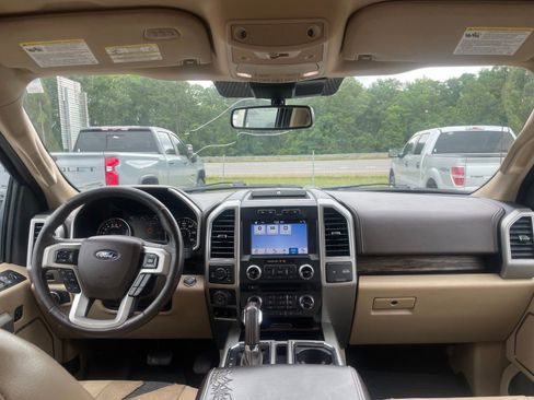 Used 2018 Ford F150 Lariat w/ Equipment Group 502A Luxury AWD/4WD image 9