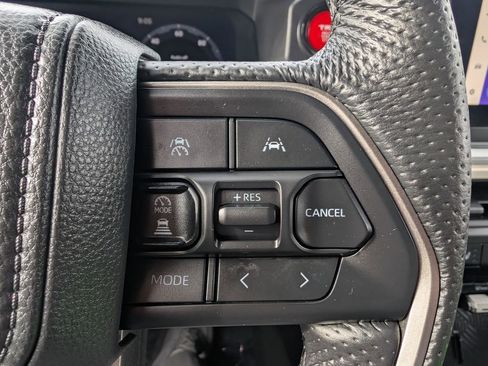 Used 2025 Toyota Tacoma TRD Sport AWD/4WD image 25