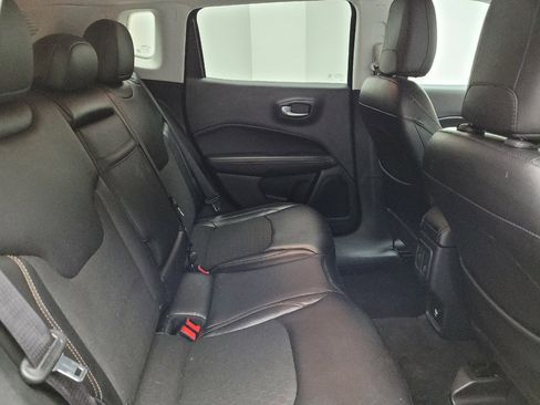 Used 2018 Jeep Compass Latitude w/ Safe & Security Group AWD/4WD image 19