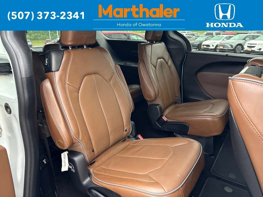 Used 2020 Chrysler Pacifica Limited w/ Tire & Wheel Group FWD image 18
