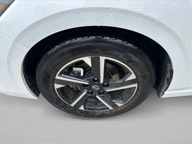 Used 2025 Nissan Sentra SV FWD image 9