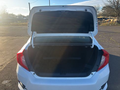 Used 2018 Honda Civic Touring image 8