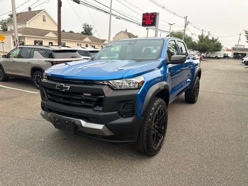 Used 2023 Chevrolet Colorado Trail Boss w/ Advanced Trailering Package AWD/4WD image 2