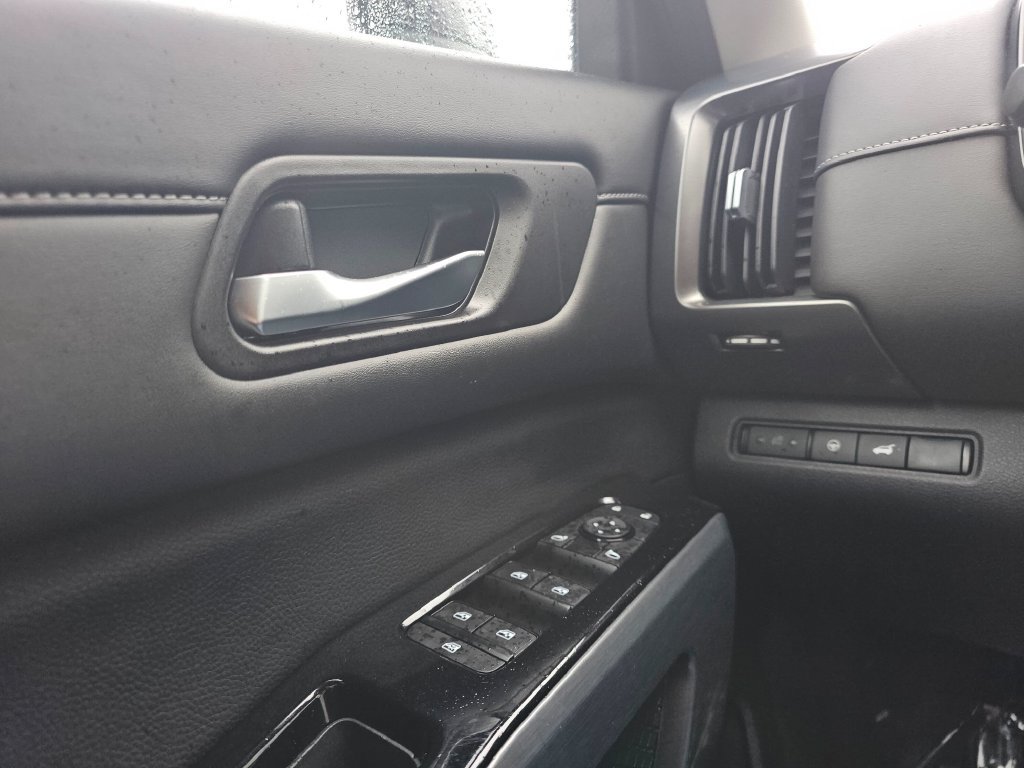 Used 2022 Nissan Pathfinder SL AWD/4WD image 34