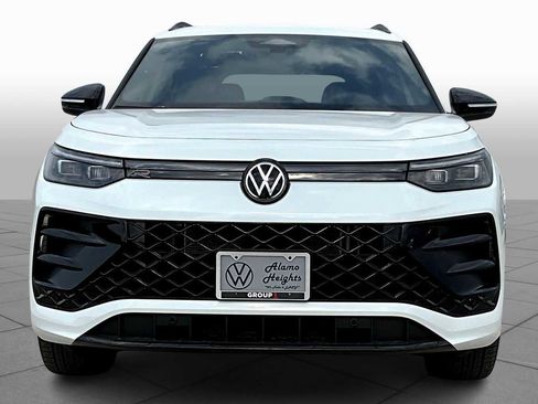 New 2026 Volkswagen Tiguan SE R-Line image 3