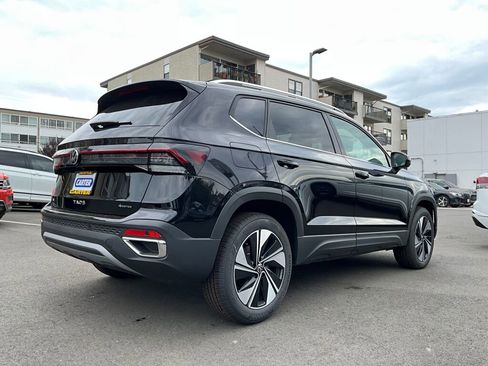 New 2025 Volkswagen Taos SE image 7