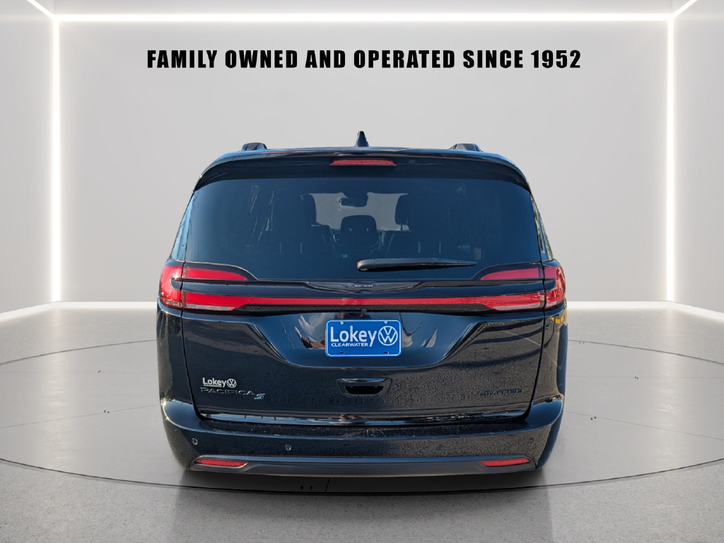 Used 2025 Chrysler Pacifica Limited FWD image 5