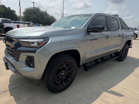 Certified 2025 Chevrolet Colorado Z71 w/ Midnight Edition AWD/4WD image 4
