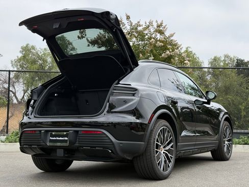 Used 2025 Porsche Macan 4S Electric AWD/4WD image 32