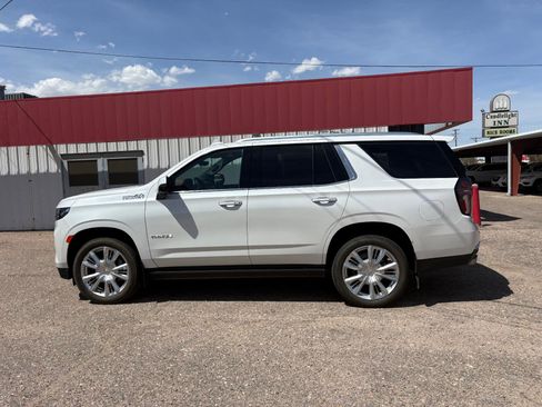 Used 2024 Chevrolet Tahoe High Country w/ Premium Package AWD/4WD image 3