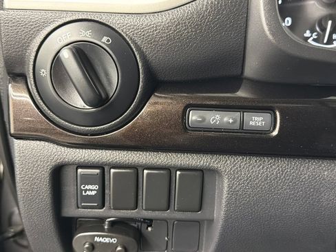 Used 2018 Nissan Titan SV RWD image 28