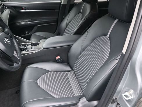 Used 2022 Toyota Camry SE image 19