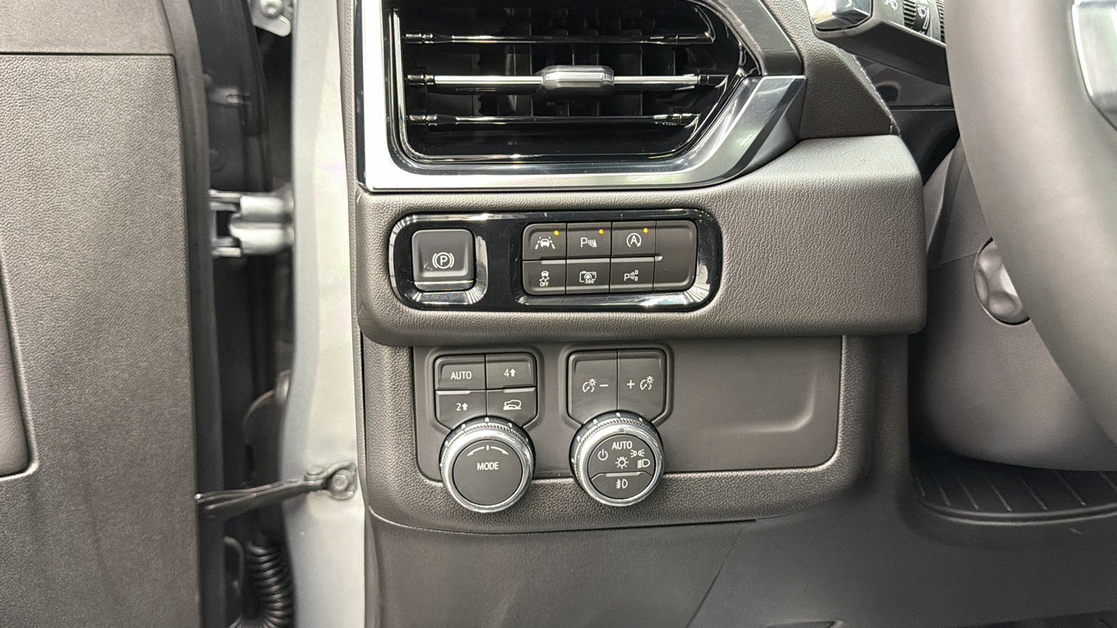 Used 2026 GMC Yukon XL Denali w/ Sun & Power Step Package AWD/4WD image 27
