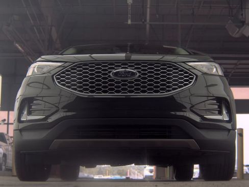 Used 2024 Ford Edge SEL w/ Convenience Package AWD/4WD image 3