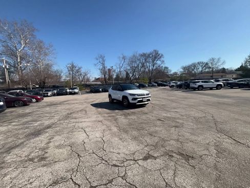 Used 2025 Jeep Compass Limited image 11