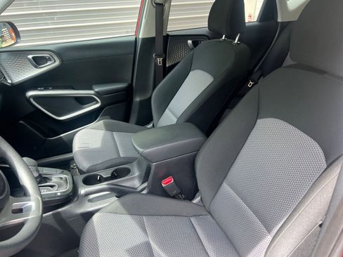 Used 2025 Kia Soul LX w/ LX Technology Package image 31