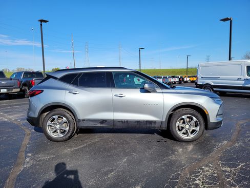 Used 2023 Chevrolet Blazer LT image 2