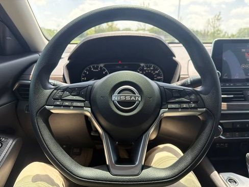 Used 2024 Nissan Altima 2.5 SV FWD image 33