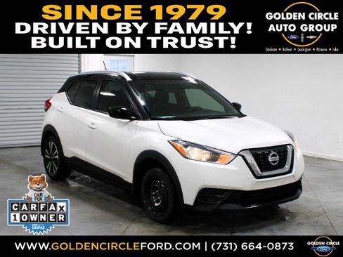 Used 2018 Nissan Kicks SV image 1