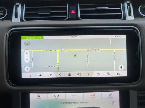 Used 2018 Land Rover Range Rover HSE image 32