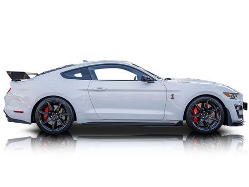 Used 2022 Ford Mustang Shelby GT500 w/ Carbon Fiber Track Pack image 2