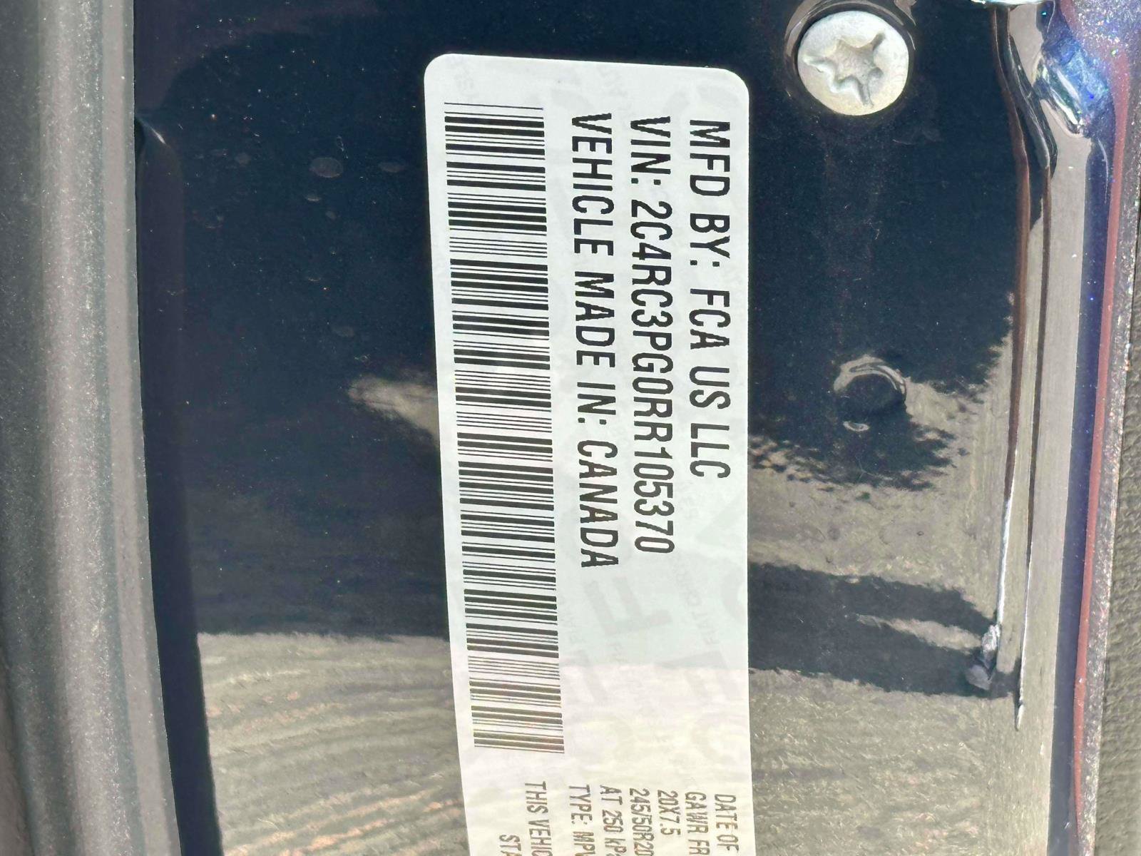 Used 2024 Chrysler Pacifica Pinnacle w/ Trailer Tow Group AWD/4WD image 17