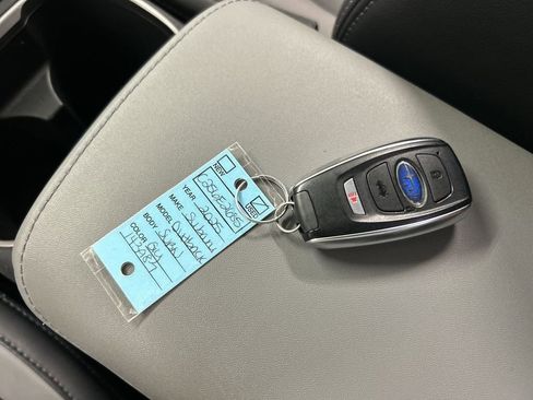 Used 2025 Subaru Outback Limited AWD/4WD image 12