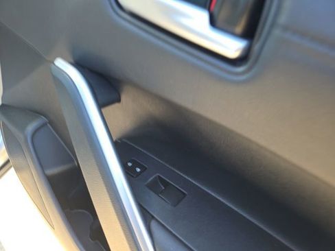 Used 2023 Toyota Corolla Cross XLE image 34